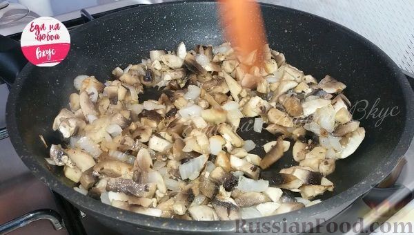 Сочный кабачковый рулет с грибной начинкой