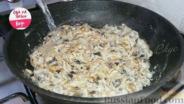 Сочный кабачковый рулет с грибной начинкой