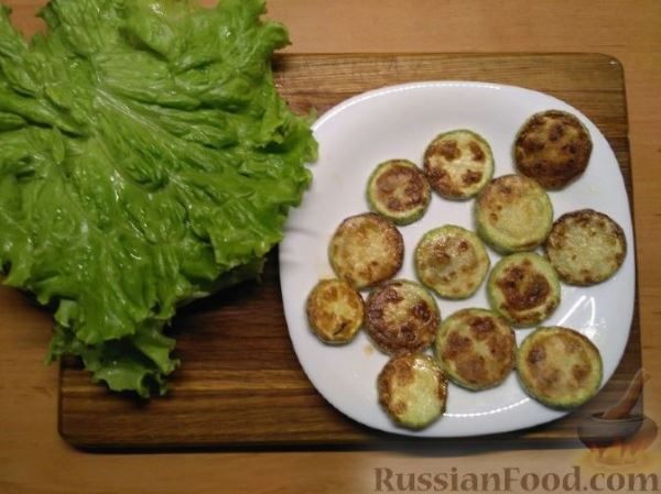 Закуска из жареных кабачков с овощами