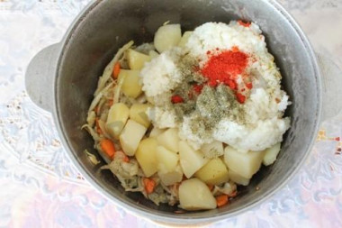 Капустняк тушеный с рисом и картошкой