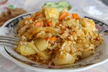 Капустняк тушеный с рисом и картошкой