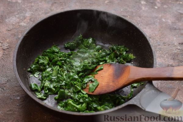 Слоёные пирожки с курицей, сыром и шпинатом