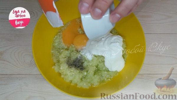 Сочный кабачковый рулет с грибной начинкой