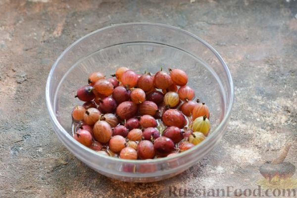 Кабачки, маринованные со сладким перцем, крыжовником и красной смородиной