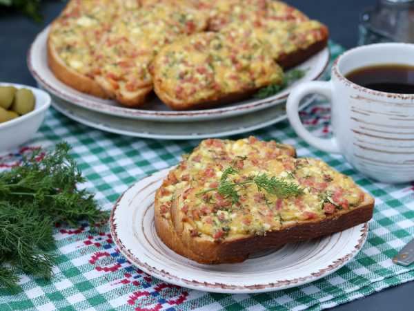 Абрикосы с сыром и орехами в духовке