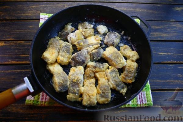 Рыба, запечённая с картофелем и яйцами