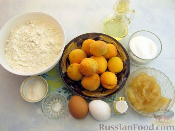 Пирог с джемом и абрикосами