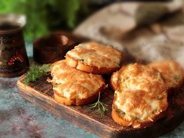 Бутерброды с манкой и луком